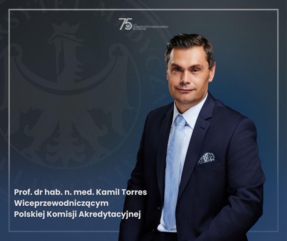 prorektor Kamil Torres pozuje do zdjęcia biznesowego