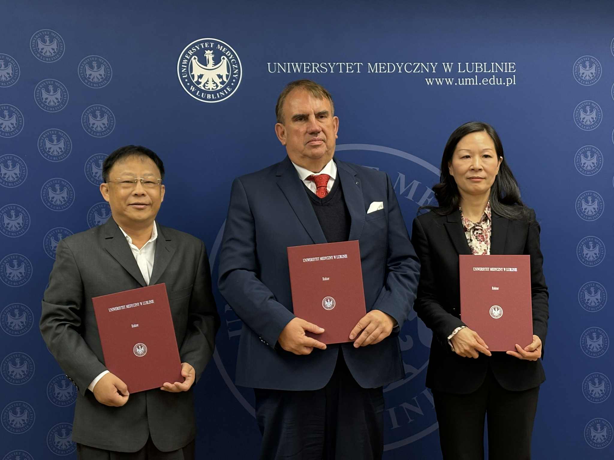 rektor Załuska i przedstawiciele Wenzhou University