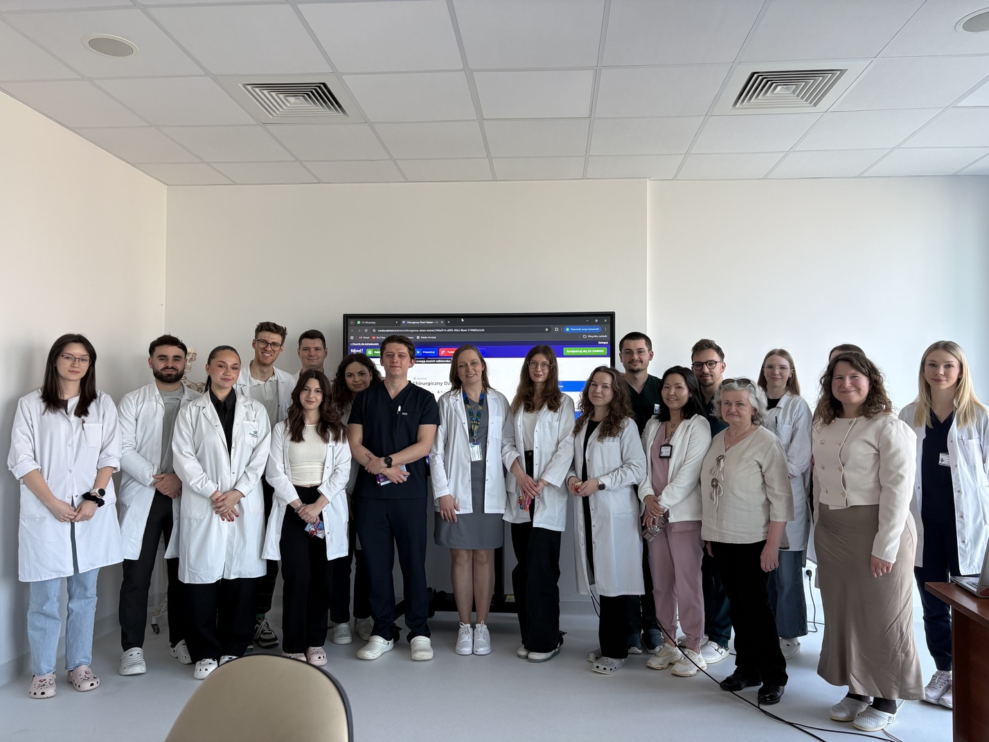 grupa osób na wydarzeniu