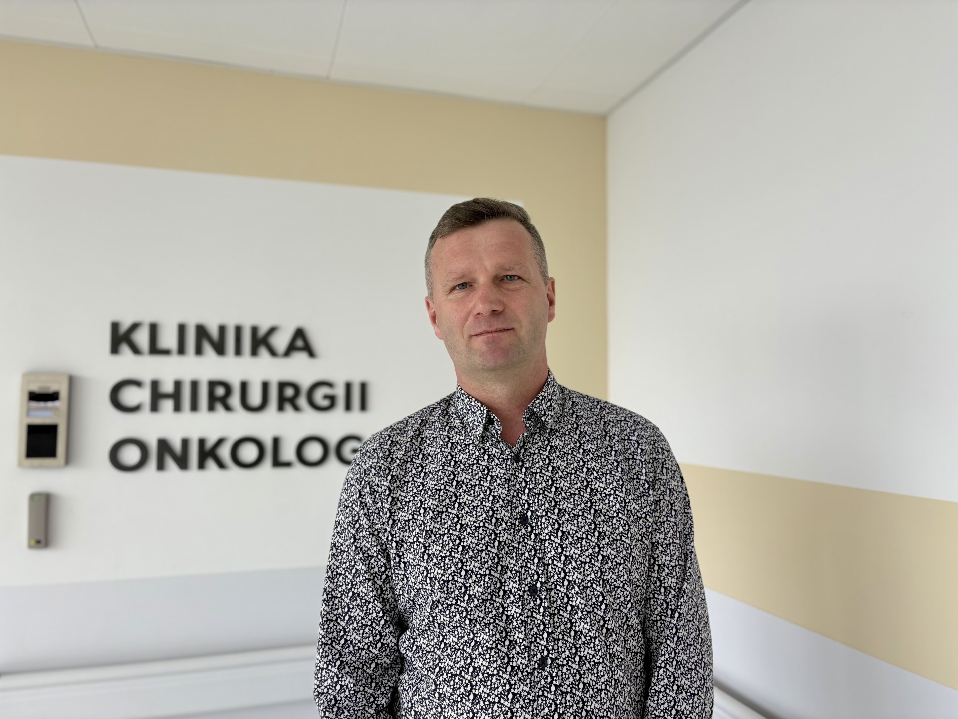 zdjęcie pacjenta na oddziale szpitala