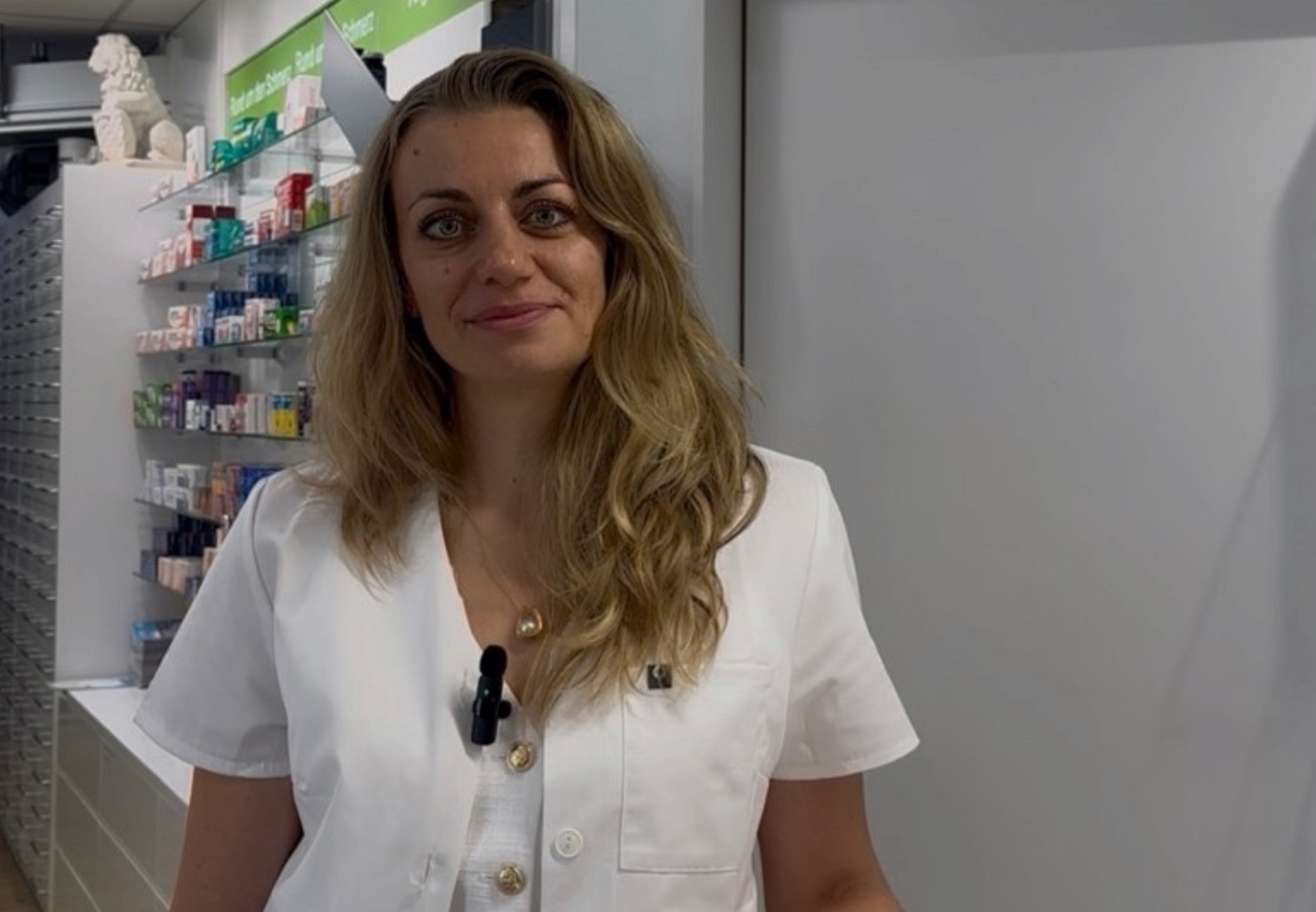  Na zdjęciu mgr farm. Sylwia Spaniel w jednej z prowadzonych przez siebie aptek
