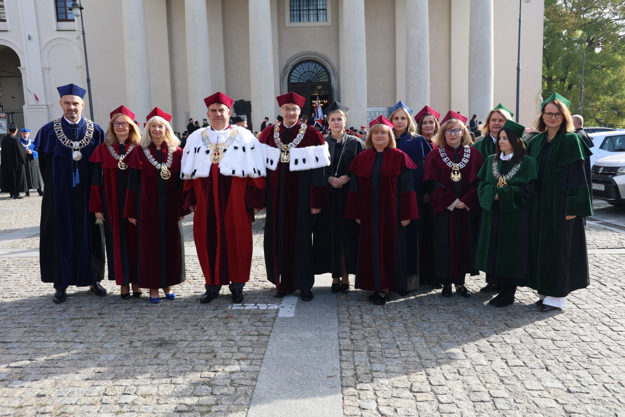 zdjęcie grupowe przedstawicieli UMLUB na inauguracji roku akademickiego ZUL
