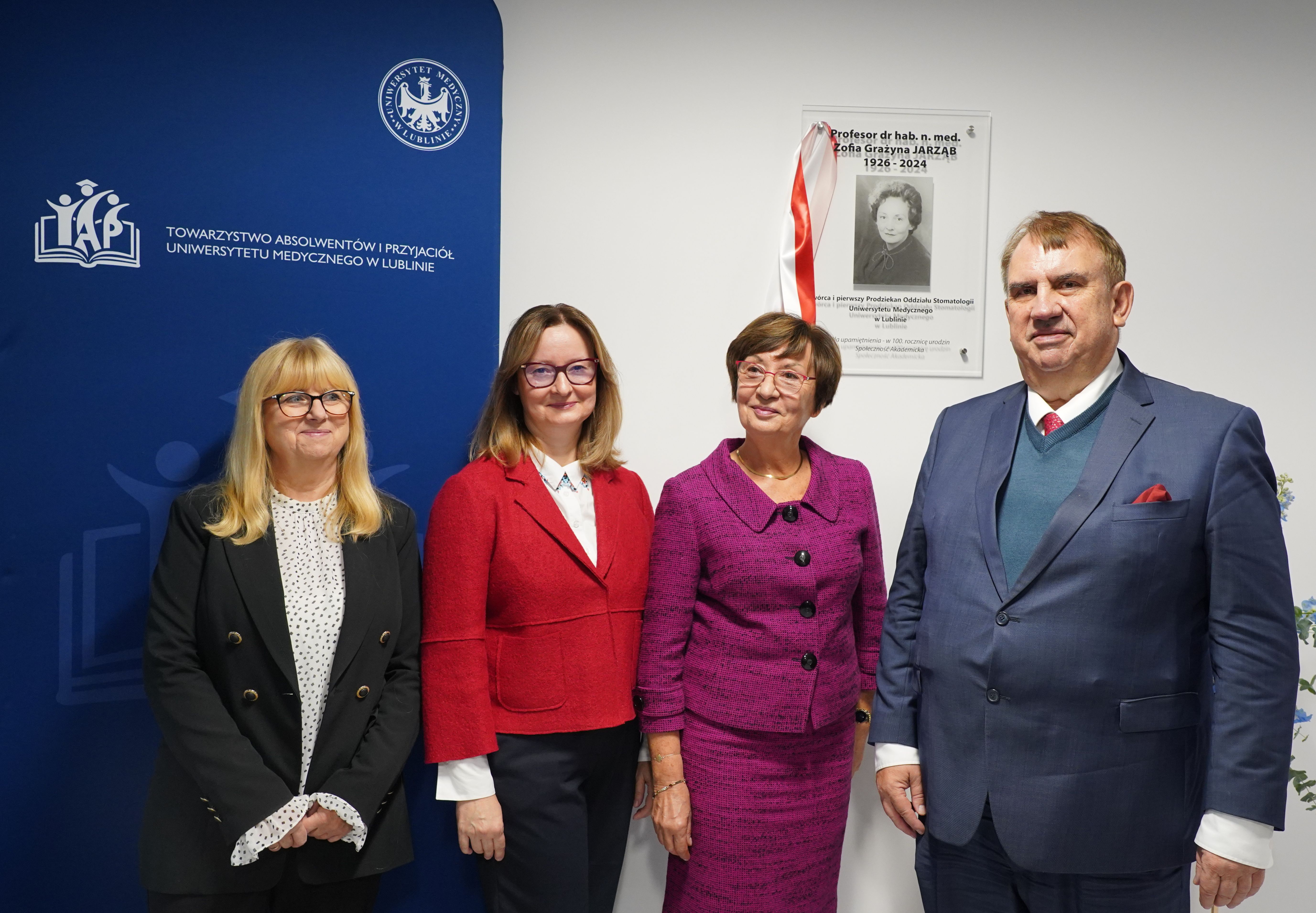 Odsłonięcie tablicy upamiętniającej prof. Zofię Grażynę Jarząb w 100. rocznicę urodzin